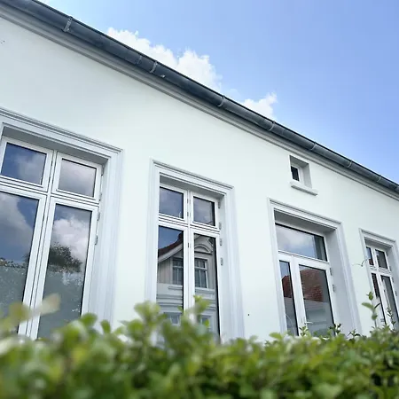Friesenhus - *